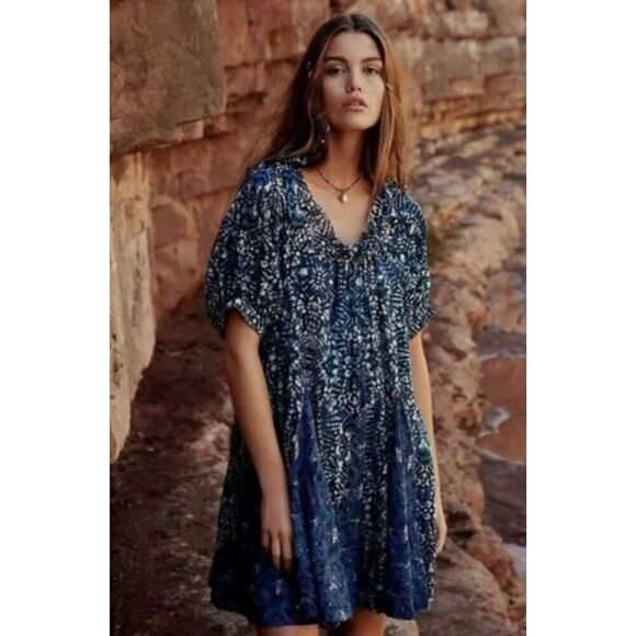 FREE PEOPLE JET SET MINI DRESS MIXED PRINTED TUNIC Oversized DRESS Blue sz small - Picture 1 of 10